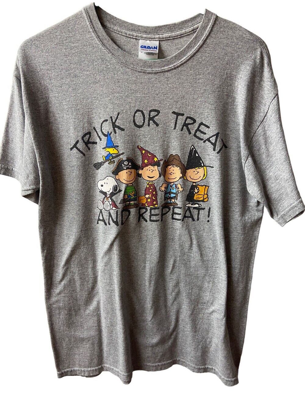 Halloween T shirt Mens M Gray Peanuts Snoopy Trick or Treat Crew Neck